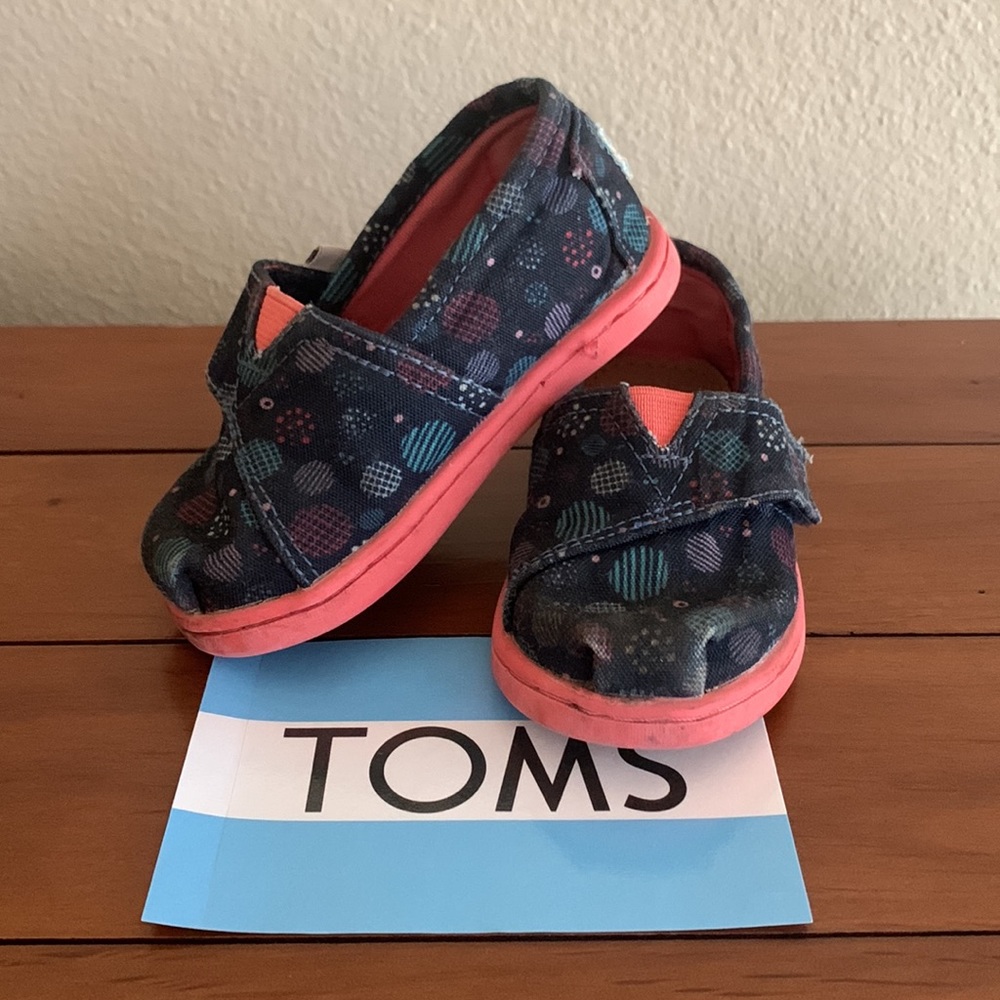 Tiny TOMS Canvas Classic Toddler Shoes